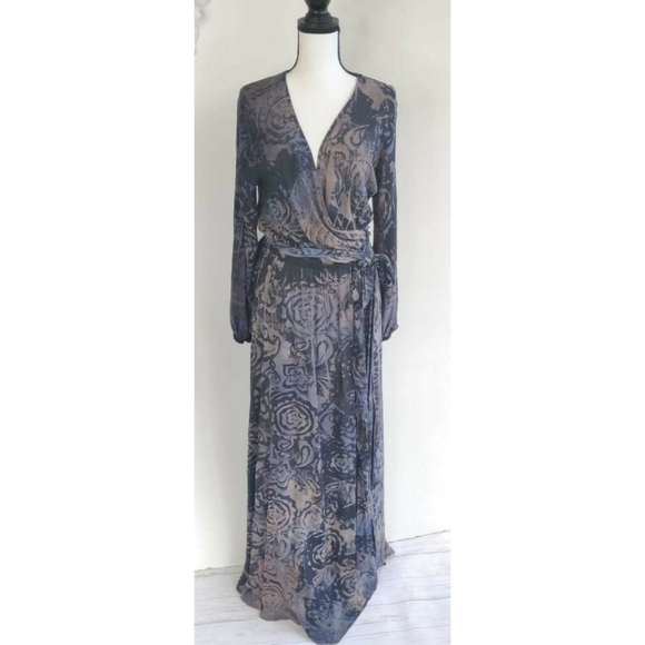 Blue Life Dresses & Skirts - New Blue Life Paisley Moon Maxi Long Sleeve Dress